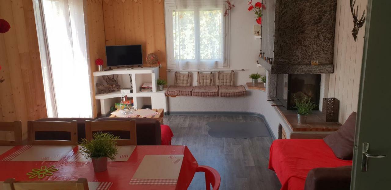 Apartmán Cal Tistu Matemale Exteriér fotografie